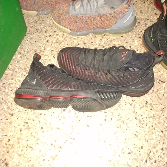 All LeBron shoes - Picture 7 of 10